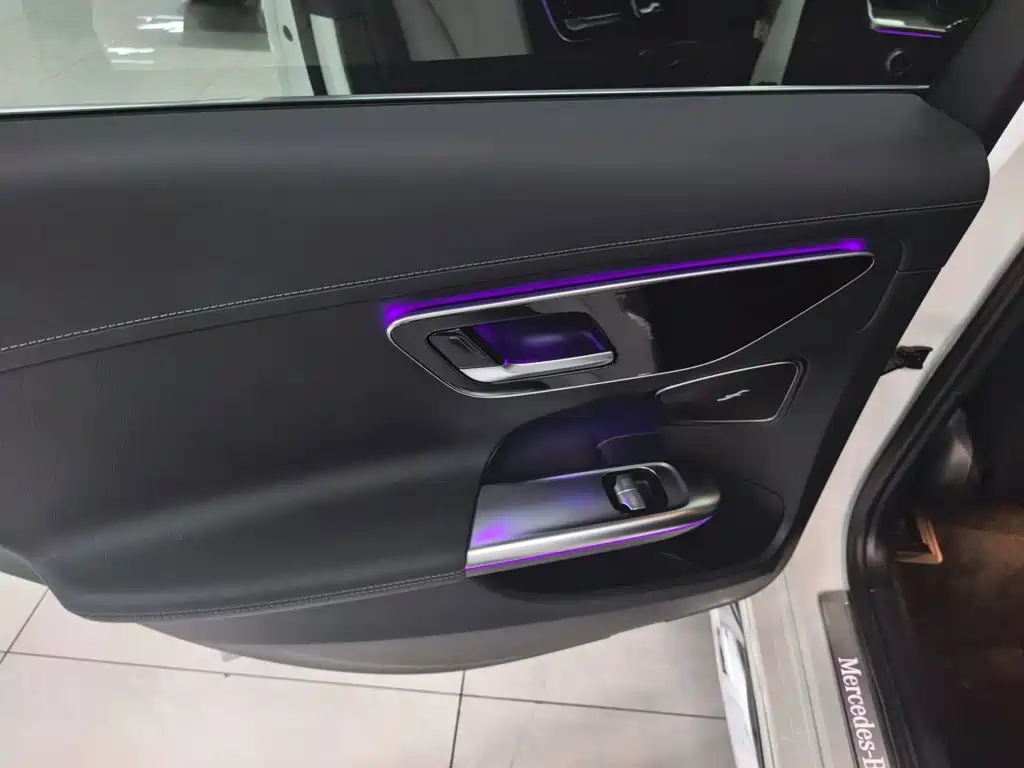 Mercedes-Benz C-Class — миниатюра 14
