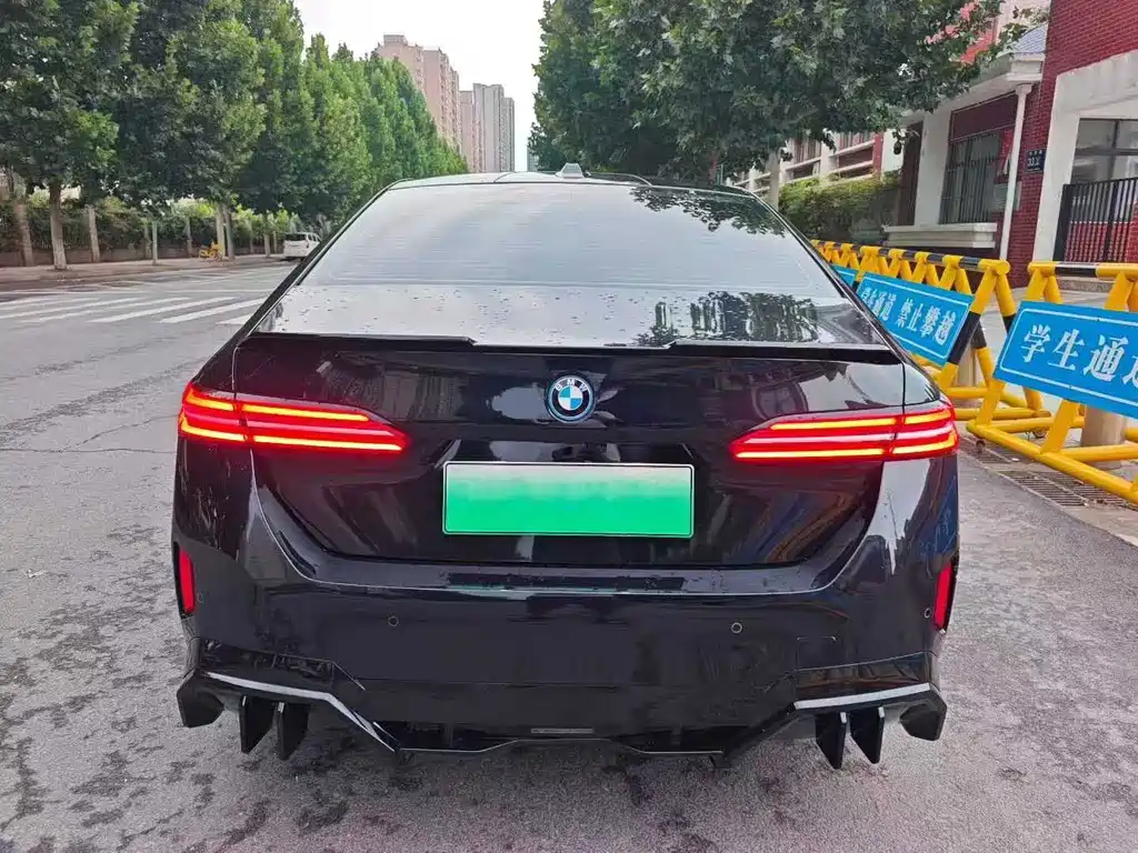 BMW i5 — миниатюра 8