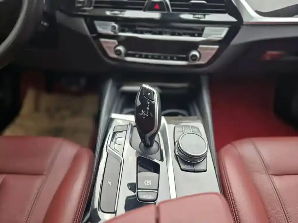 BMW 5 Series — миниатюра 7