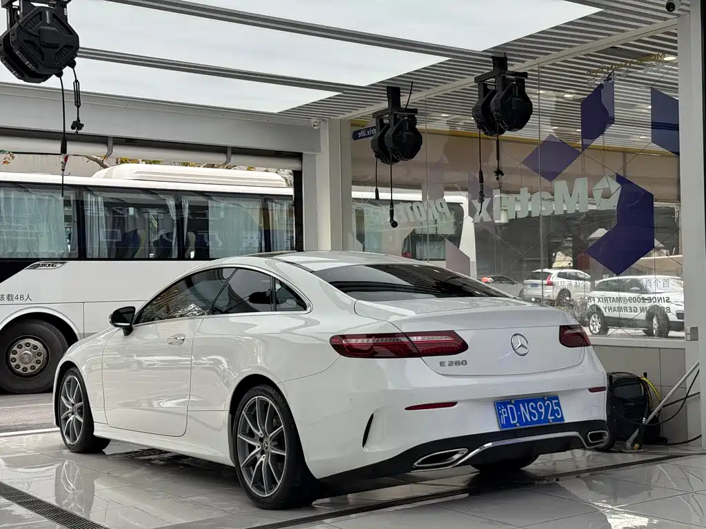 MERCEDES-BENZ E CLASS