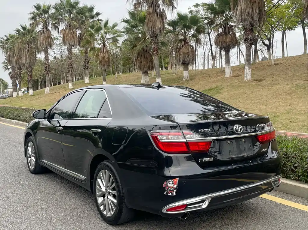 TOYOTA CAMRY