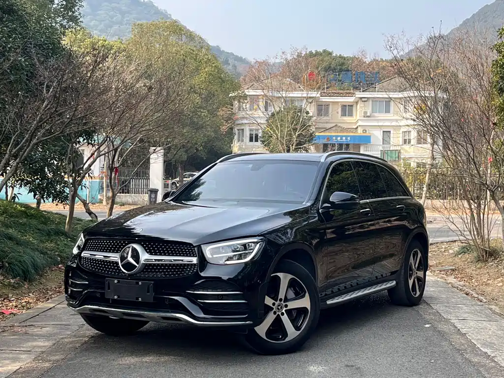 MERCEDES-BENZ GLC