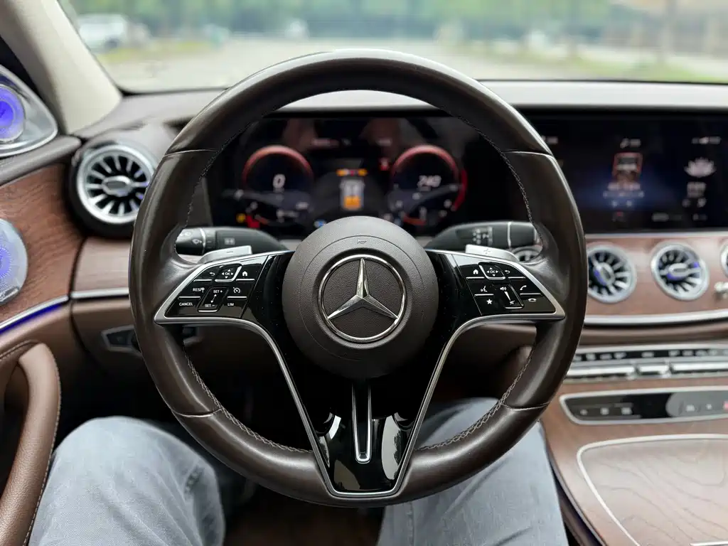Mercedes-Benz E-Class — миниатюра 15