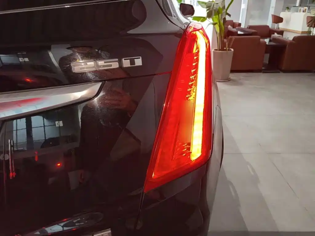 Cadillac XT5 — миниатюра 8