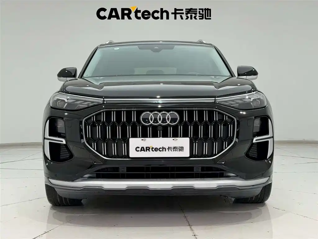 AUDI Q6