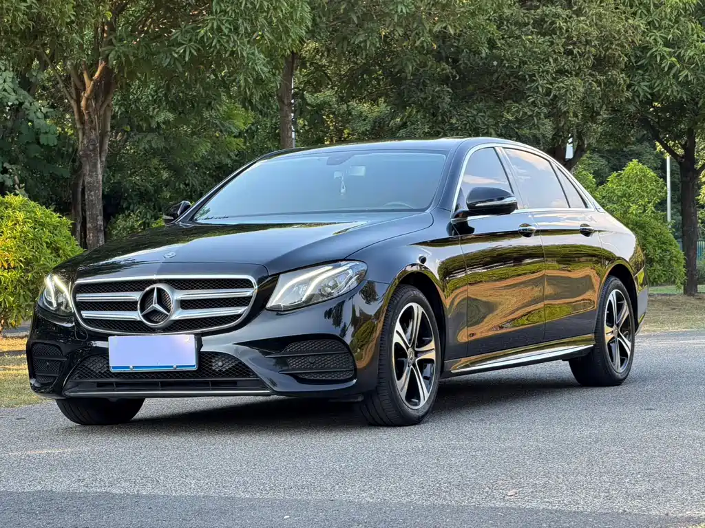 Mercedes-Benz E-Class — миниатюра 2