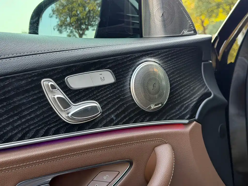 Mercedes-Benz E-Class — миниатюра 12