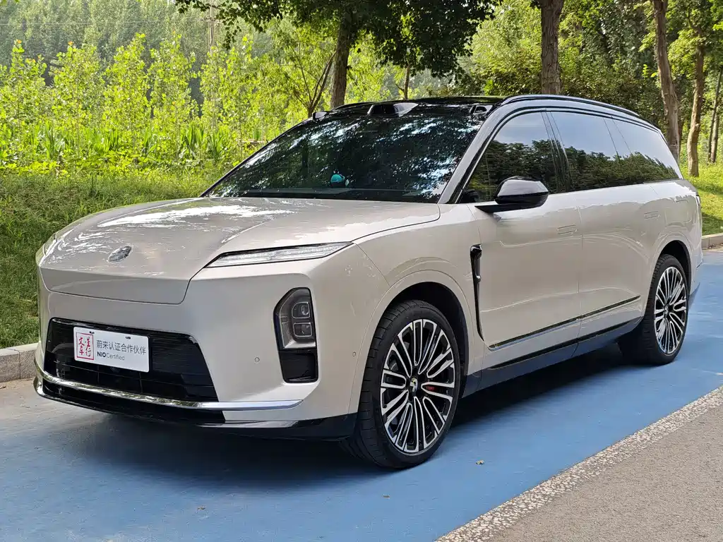 NIO ES8