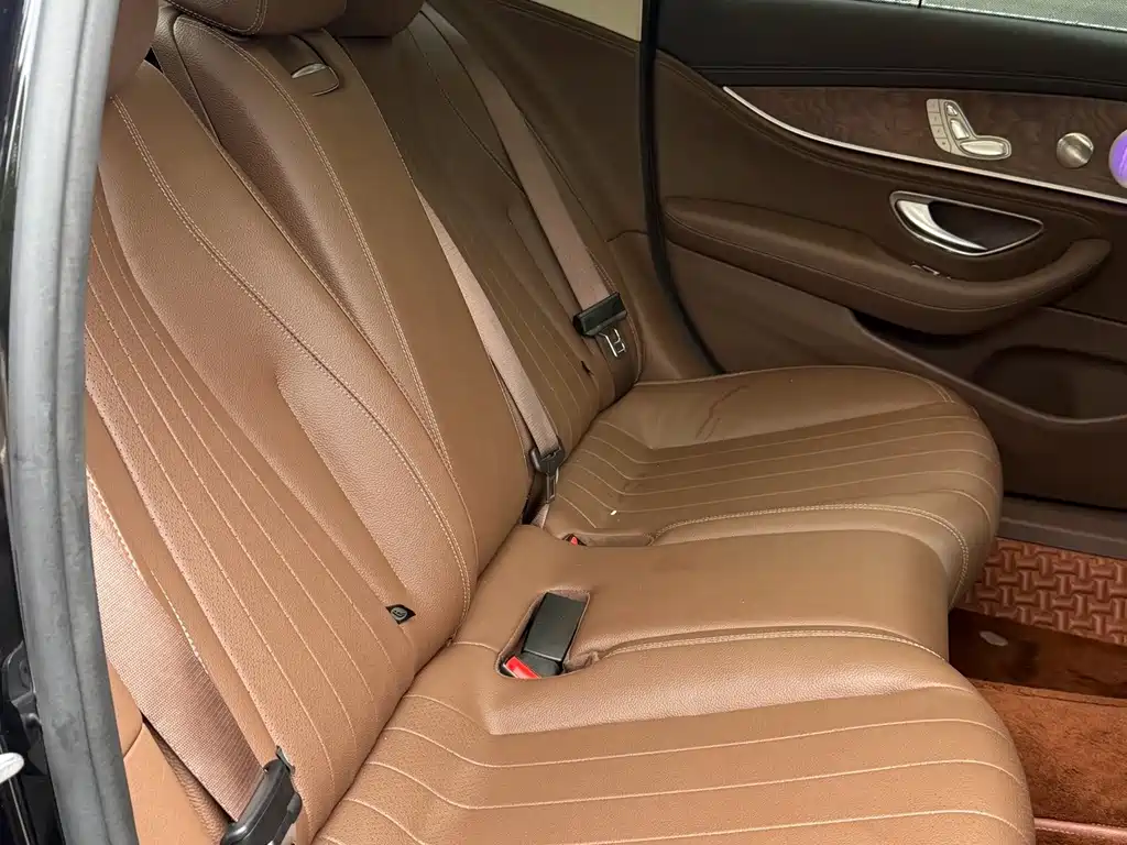 Mercedes-Benz E-Class — миниатюра 11