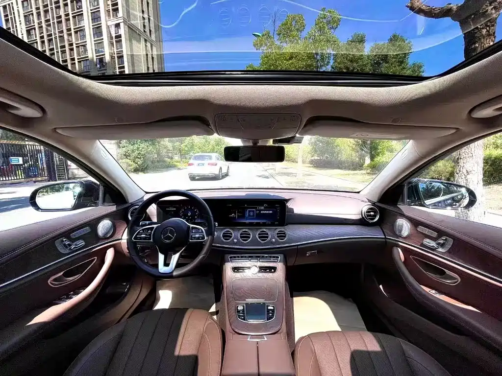 Mercedes-Benz E-Class — миниатюра 5