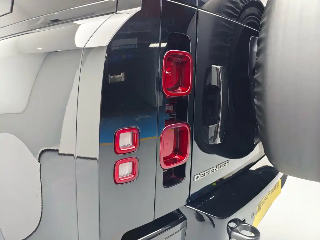 Land Rover Defender — миниатюра 17