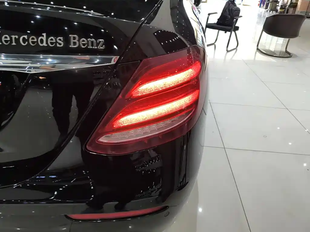 Mercedes-Benz E-Class — миниатюра 8