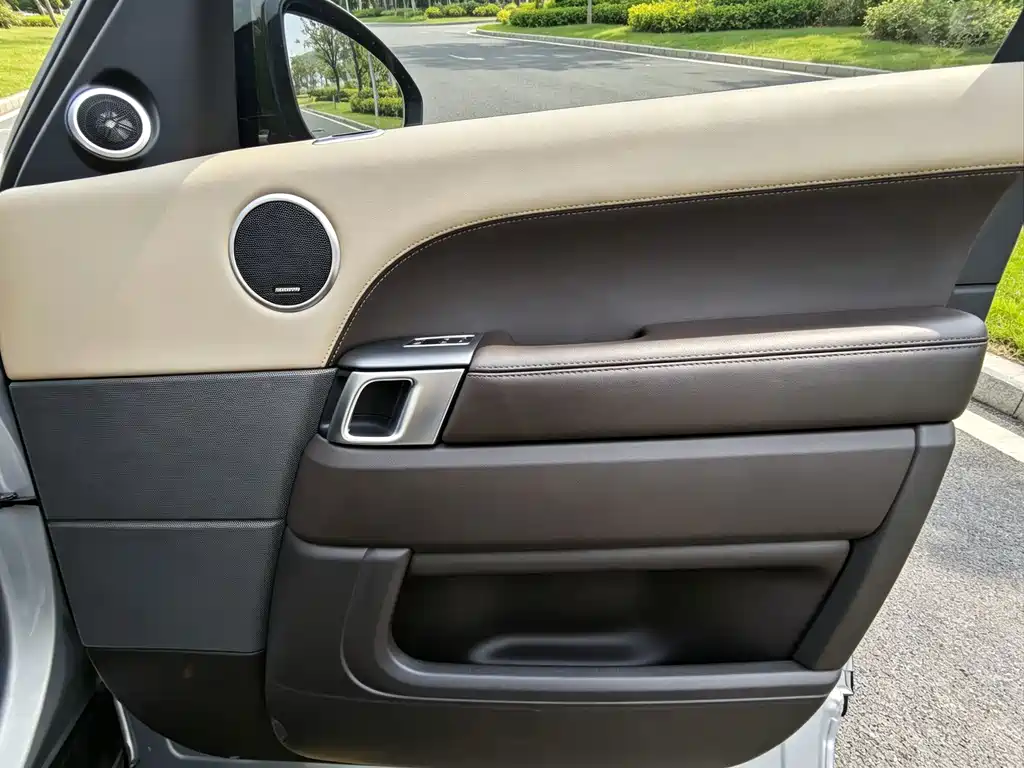 Land Rover Sport PHEV — миниатюра 10