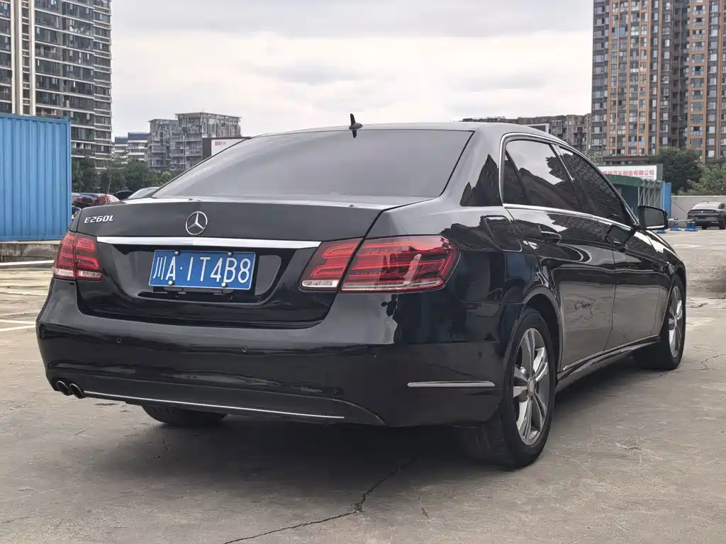 Mercedes-Benz E-Class — миниатюра 7