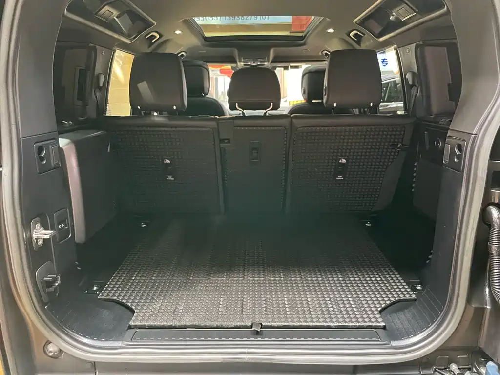 Land Rover Defender — миниатюра 9