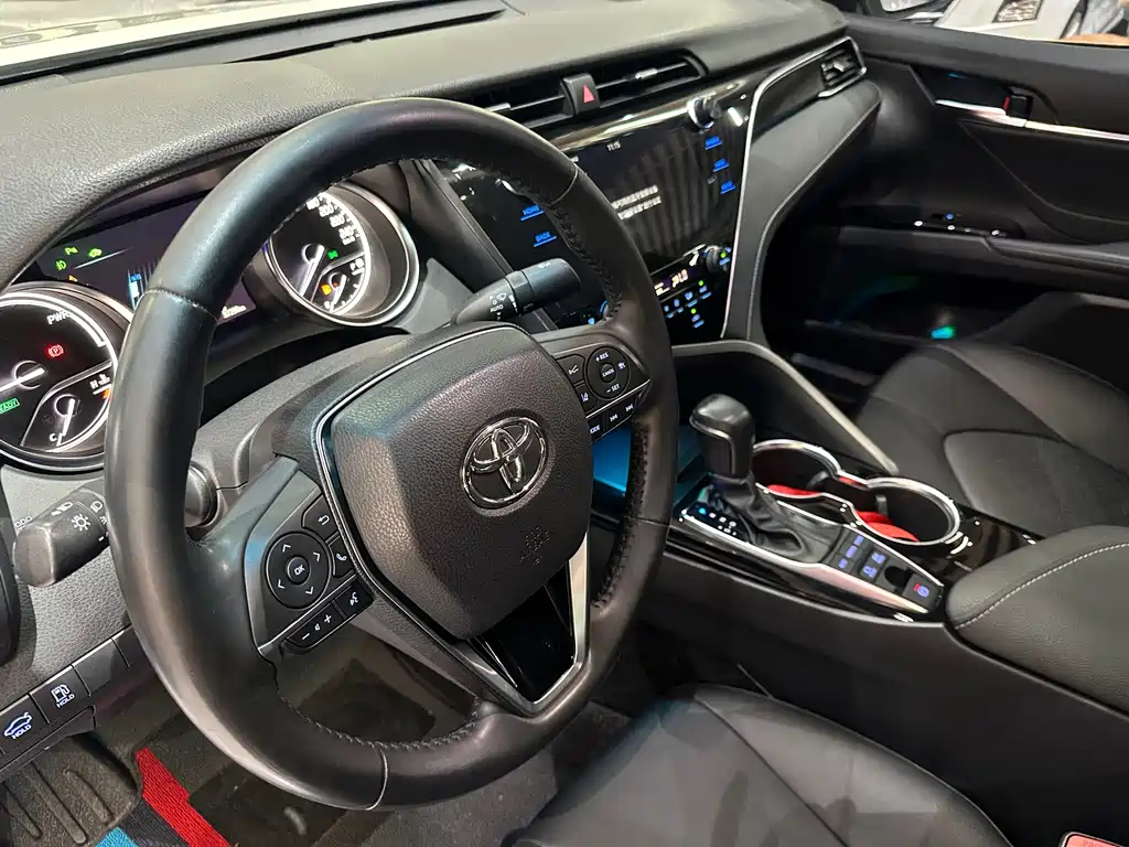 Toyota Camry — миниатюра 5