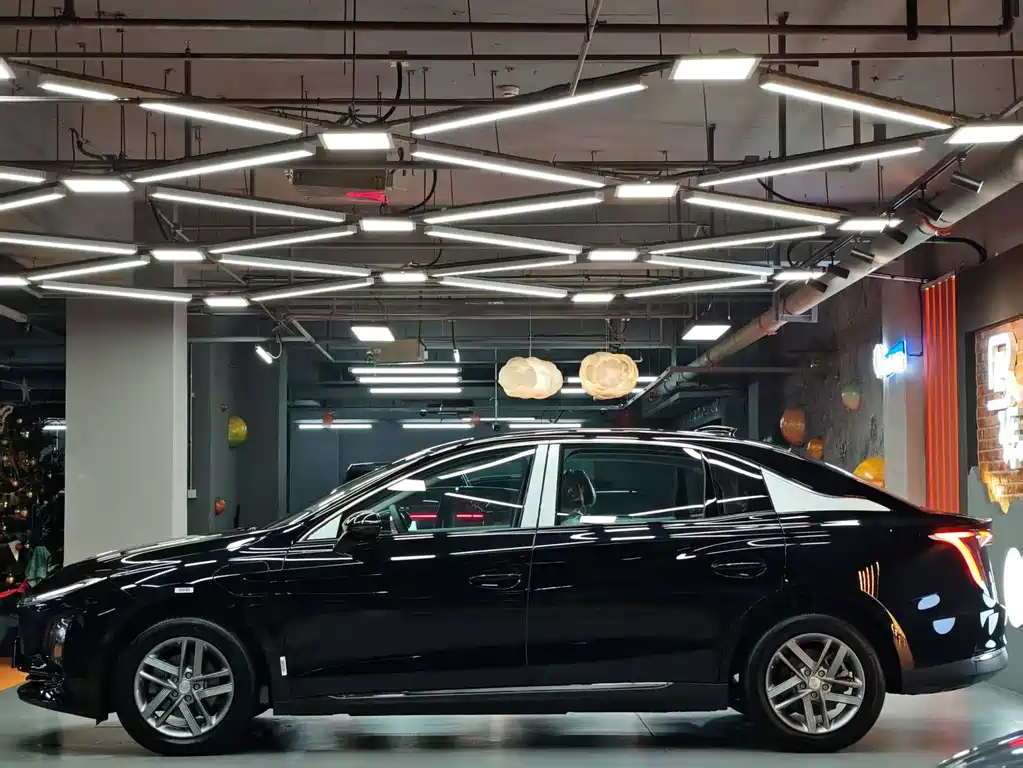 Hongqi E-QM5 2025 610km PLUS