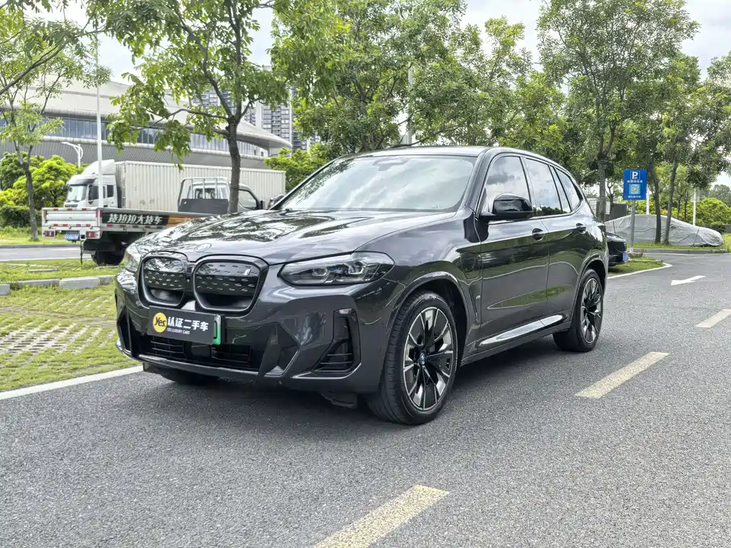 BMW iX3