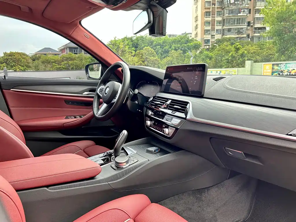 BMW 5 Series — миниатюра 11