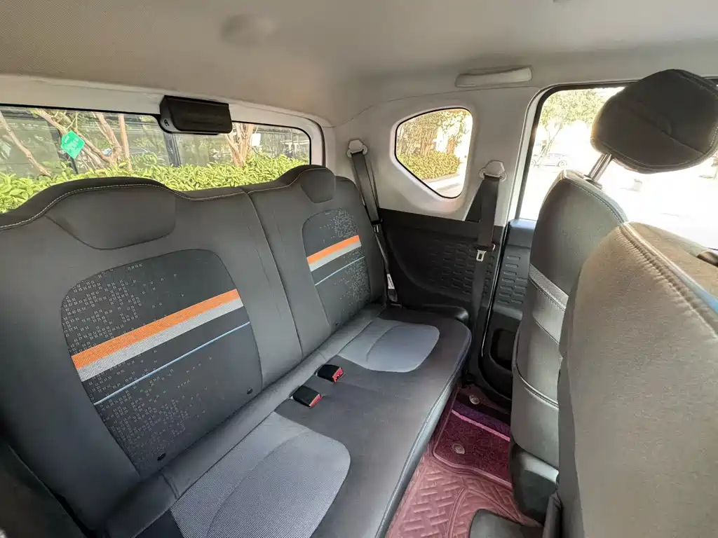 Wuling MINIEV — миниатюра 9