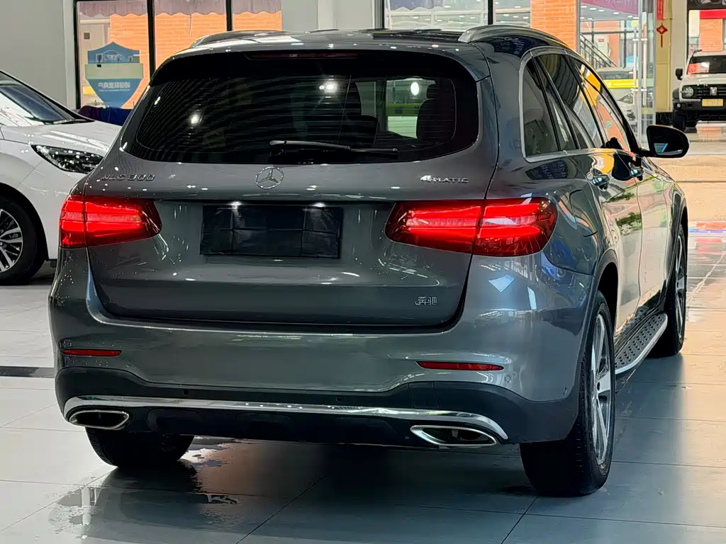 MERCEDES-BENZ GLC