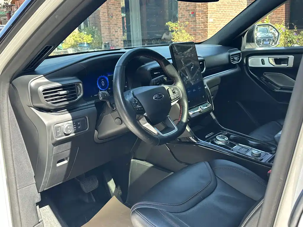 Ford Explorer — миниатюра 10