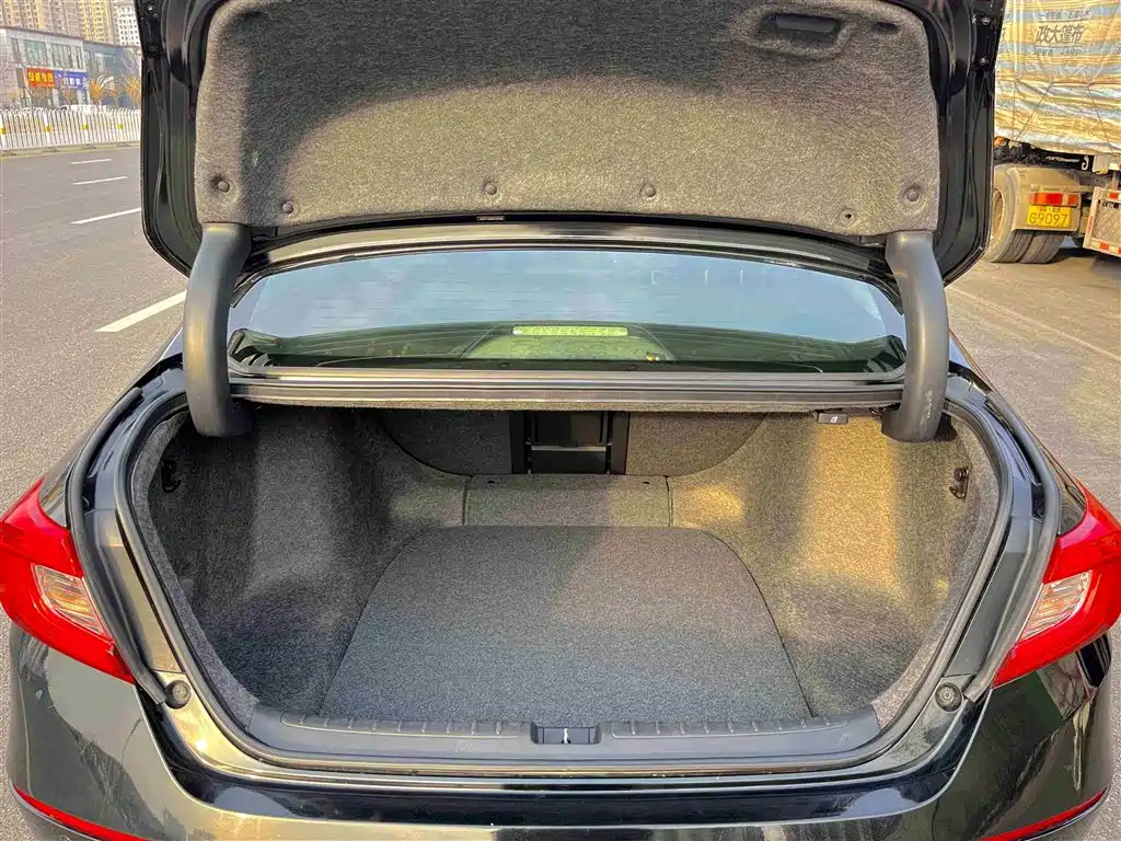 Honda Accord 2018 260TURBO Elite V