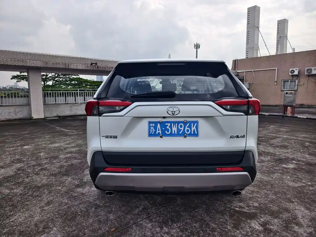 Toyota RAV4 — миниатюра 13
