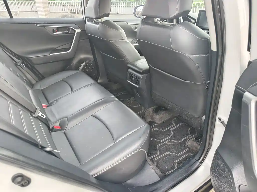 Toyota RAV4 — миниатюра 15