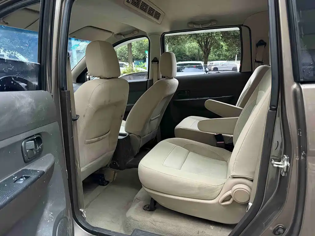 Wuling Hongguang — миниатюра 7