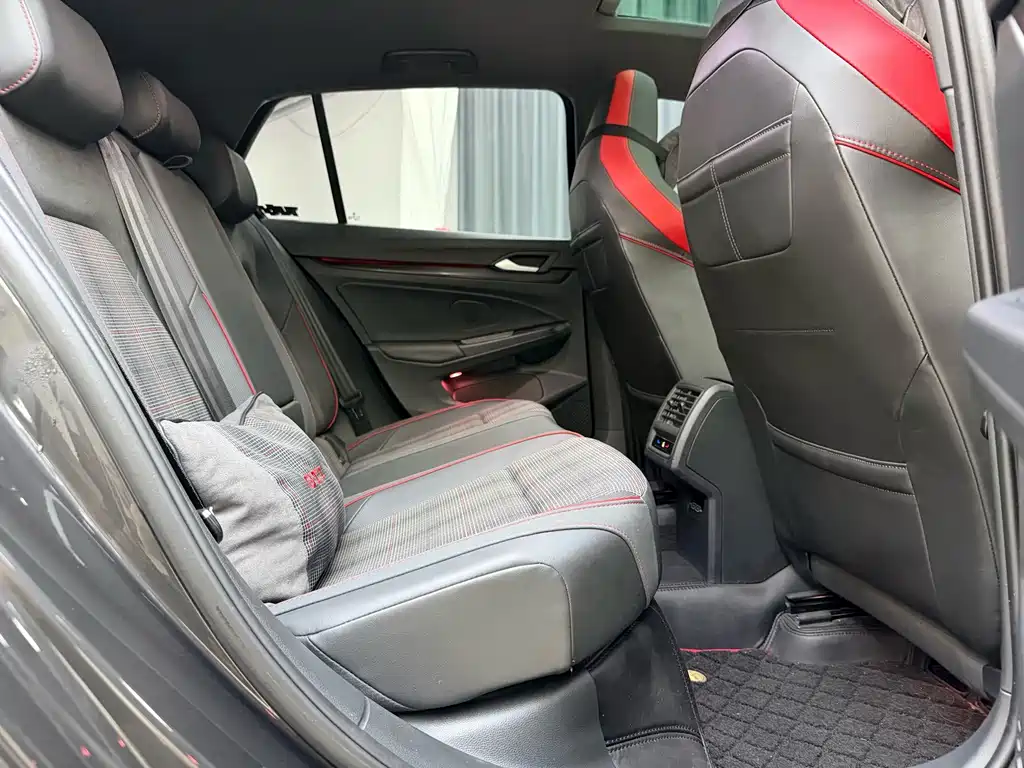 Volkswagen Golf GTI — миниатюра 26