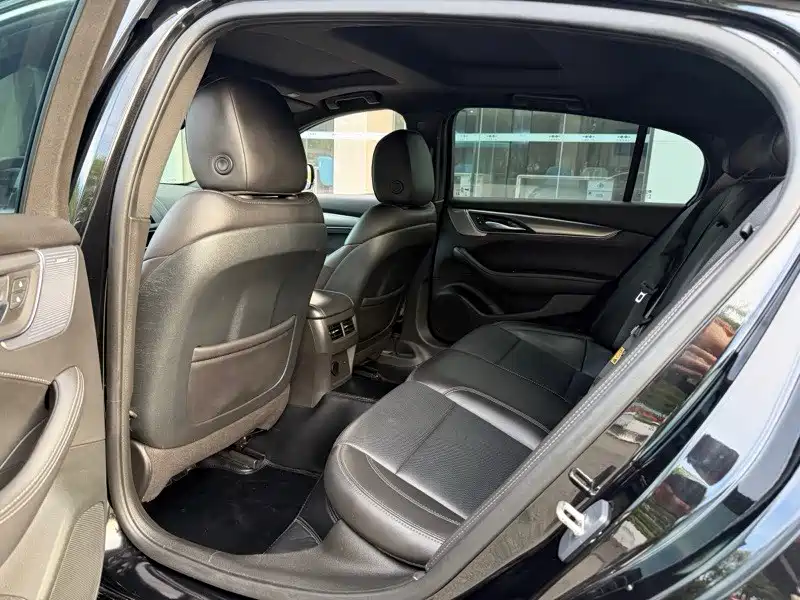 Cadillac CT5 — миниатюра 5