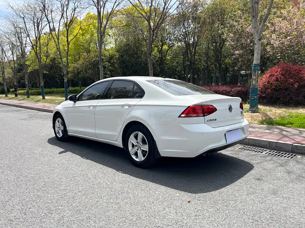 Volkswagen Lamando 2017 230TSI DSG