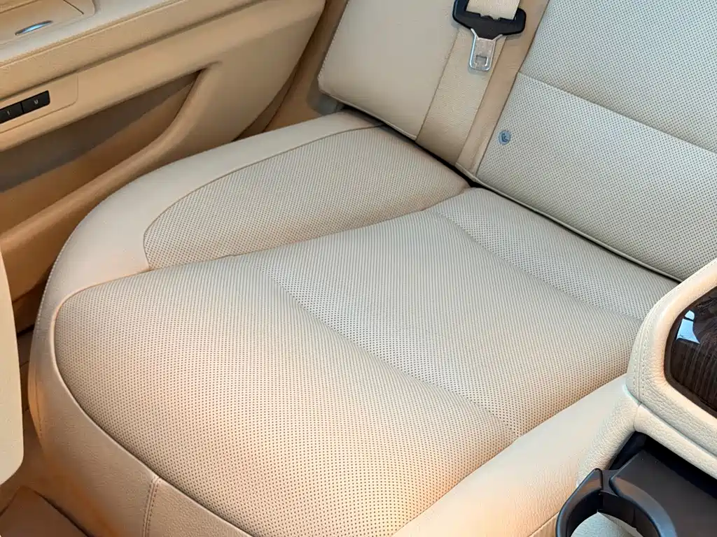 BMW 7 Series — миниатюра 4