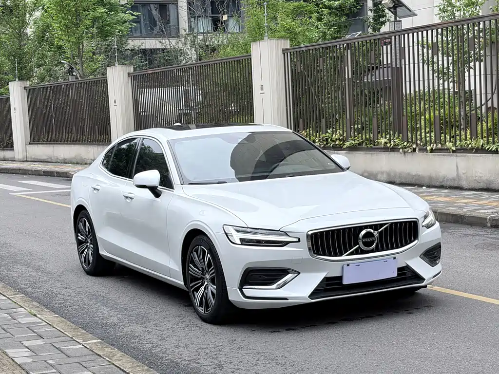 Volvo S60 2022 B4 Luxury