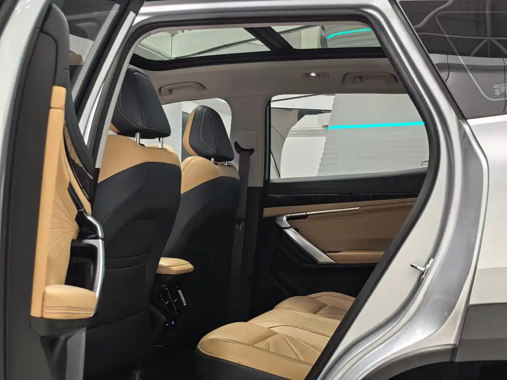 Geely Boyue L L 2023 1.5TD DCT Luxury
