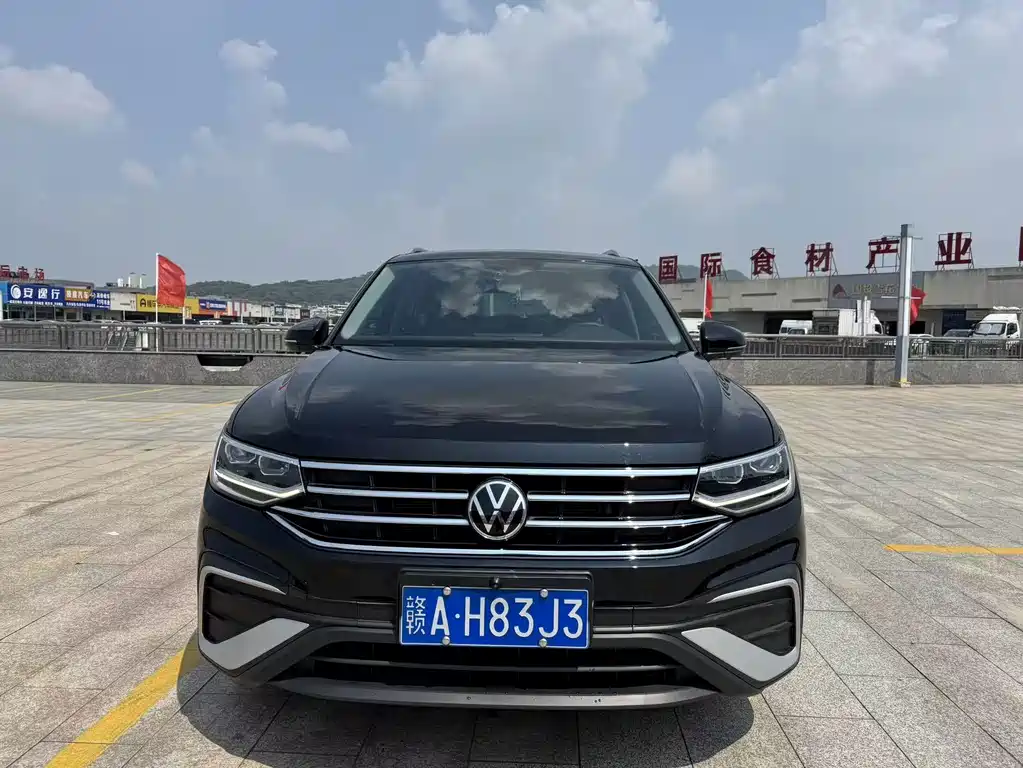 Volkswagen Tiguan L — миниатюра 2