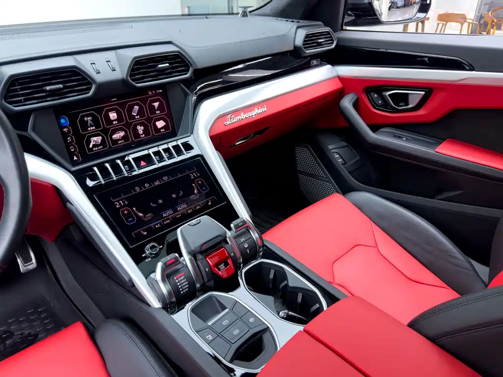 Lamborghini Urus — миниатюра 26