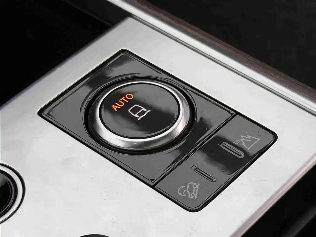 Land Rover Range Rover — миниатюра 18
