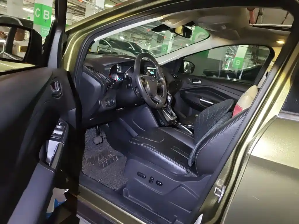 Ford Kuga — миниатюра 17