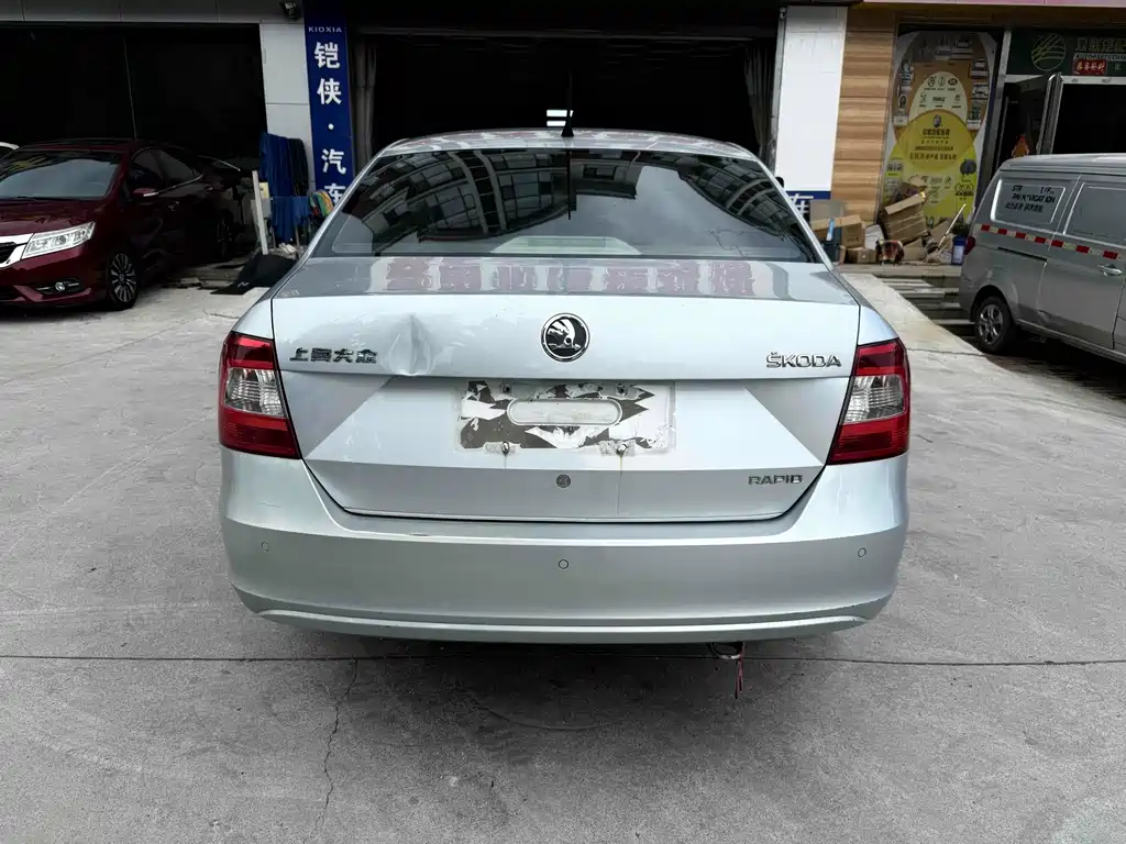 Skoda Rapid 2013 1.4L MT