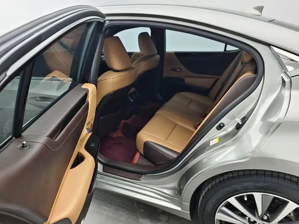 Lexus ES — миниатюра 10
