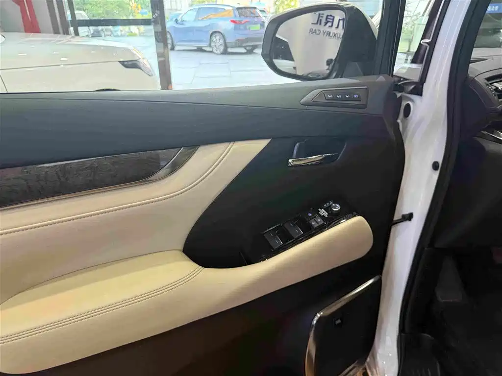 Toyota Vellfire 2023 2.5L HV Luxury
