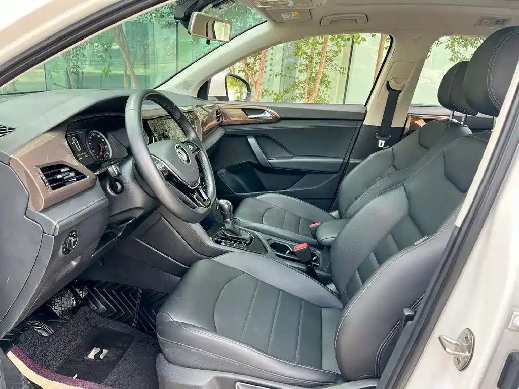 Volkswagen Tharu 2019 330TSI Luxury VI