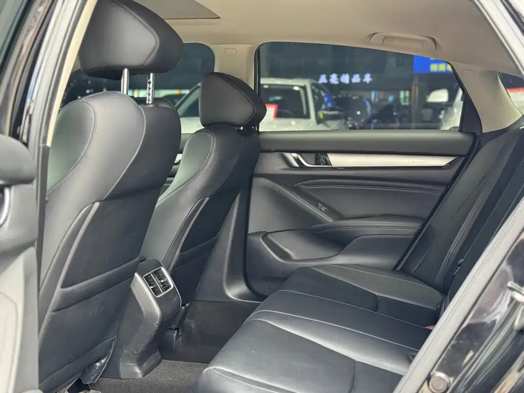 Honda Accord 2018 260TURBO Luxury VI