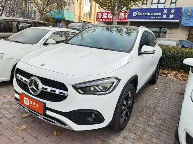 MERCEDES BENZ GLA