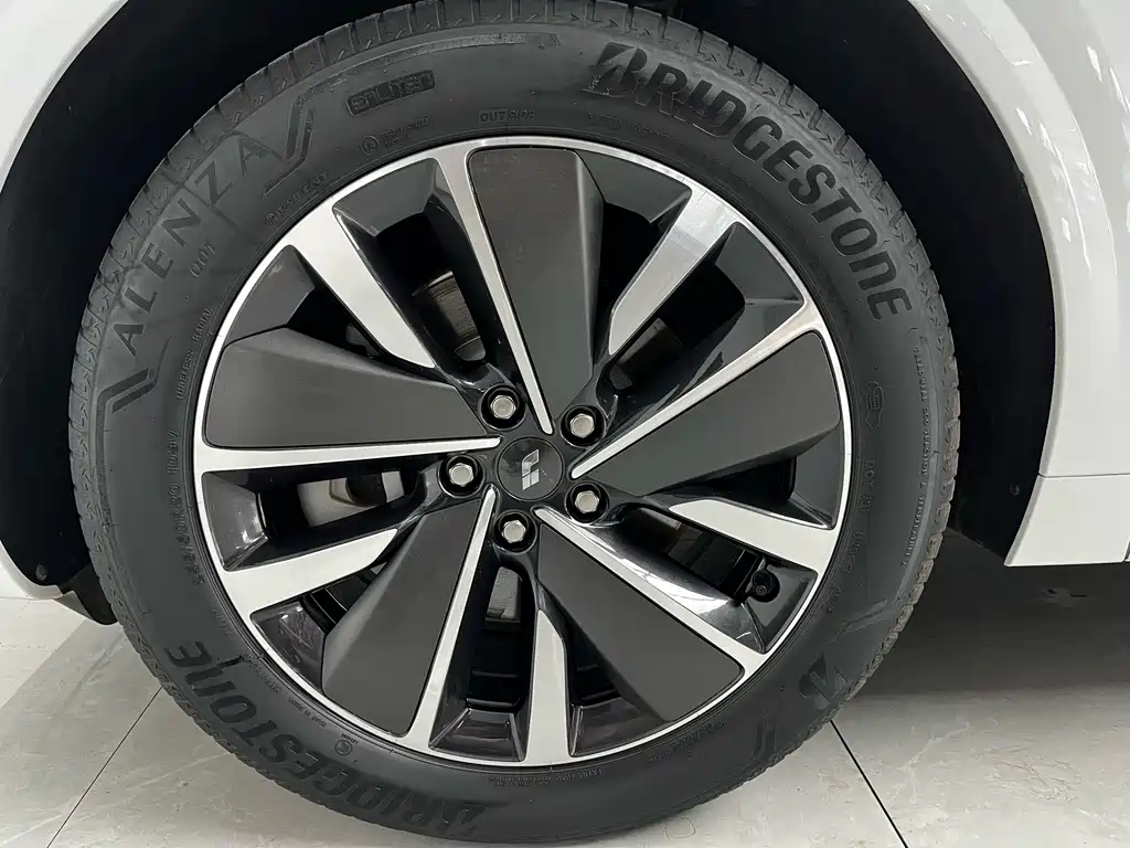 Li Auto Li L6 — миниатюра 16