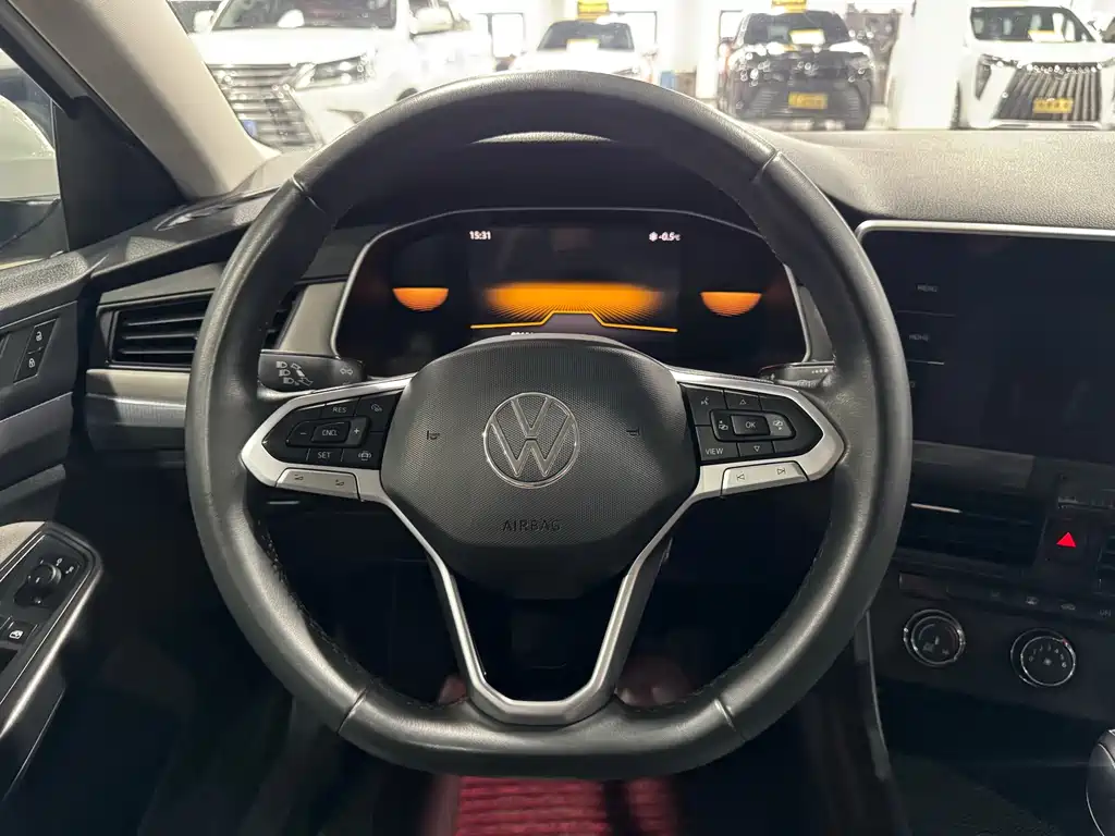VOLKSWAGEN BORA