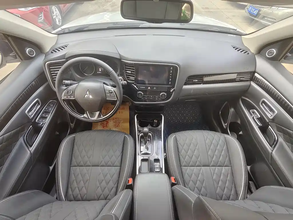 Mitsubishi Outlander 2.0L 2WD Enjoy Edition 7 seats, фото 7