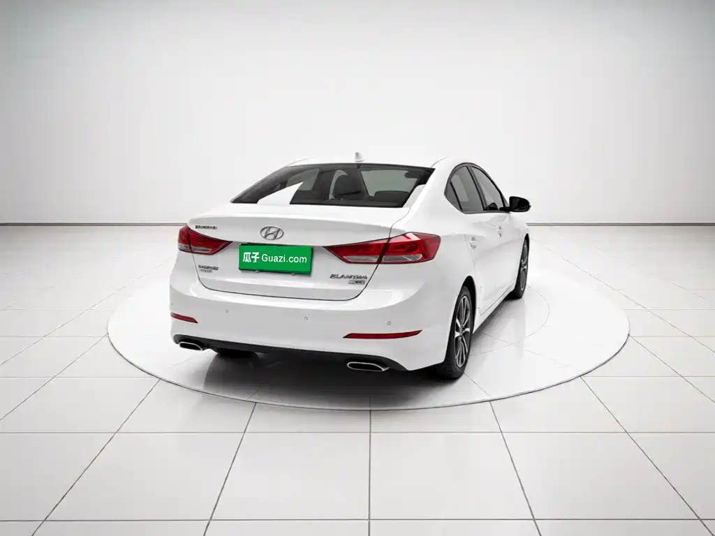 Hyundai Elantra — миниатюра 3